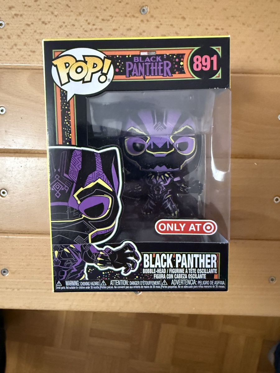 Funko Figuren: Funko Pop Black Panther Black Light – Neu und originalverpackt aus Le Locle von Lucien31