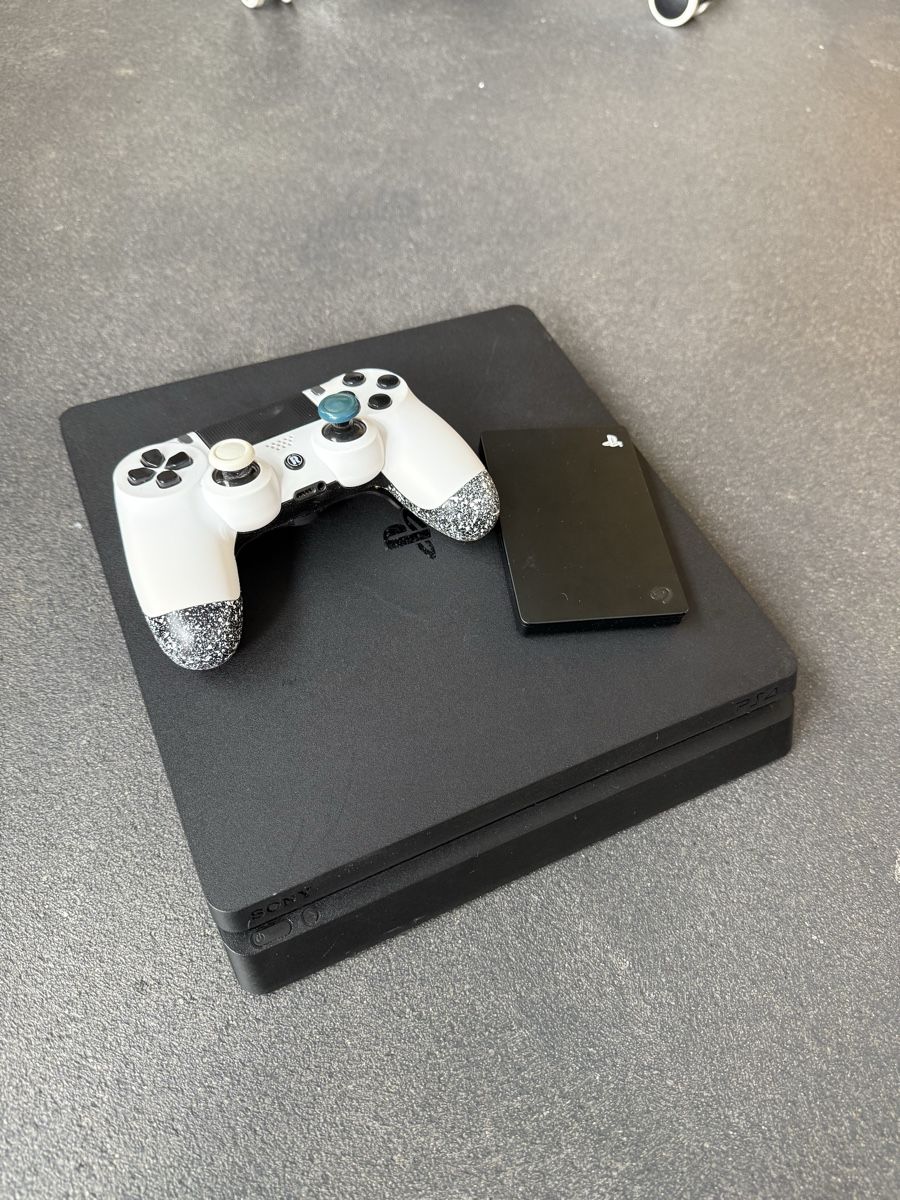 Sony Konsolen: Playstation 4 Slim 500GB+2TB&Controller – Gebraucht aus Zeihen von Levims