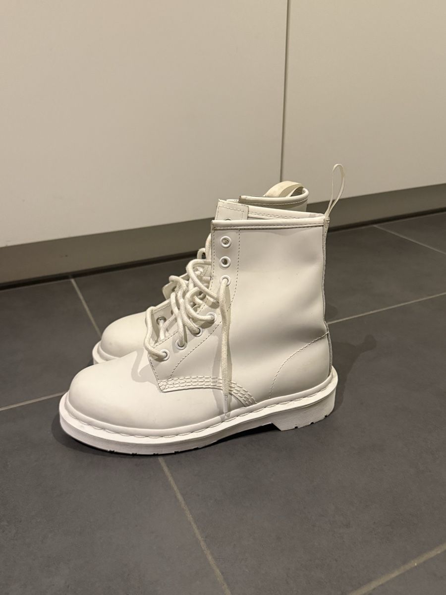 Dr. Martens Damenschuhe: Dr. Martens weiss Gr. 37 – Gebraucht aus Kradolf von lar_fbp9