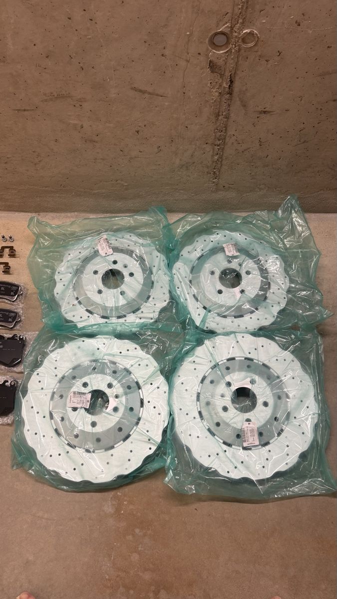 Audi Tutti pezzi di ricambio auto: Kit Frein complète Rs6 C7 13/18 – Nuovo (secondo la descrizione) da Romont FR venduto da ped_87gp 1