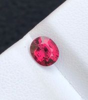 Violetter RHODOLIT geschliffen 1.20ct