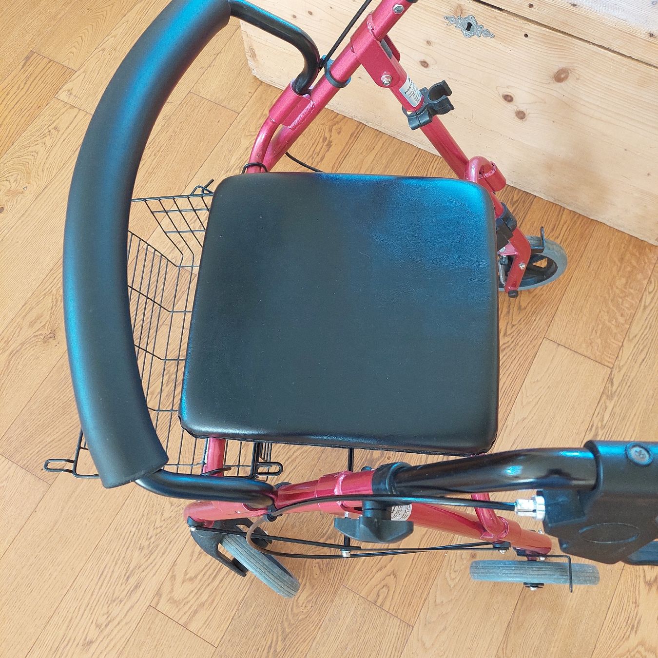 Ausili per la deambulazione: Rollator rouge pliable avec siège intégré – Usato da Payerne venduto da memich 2