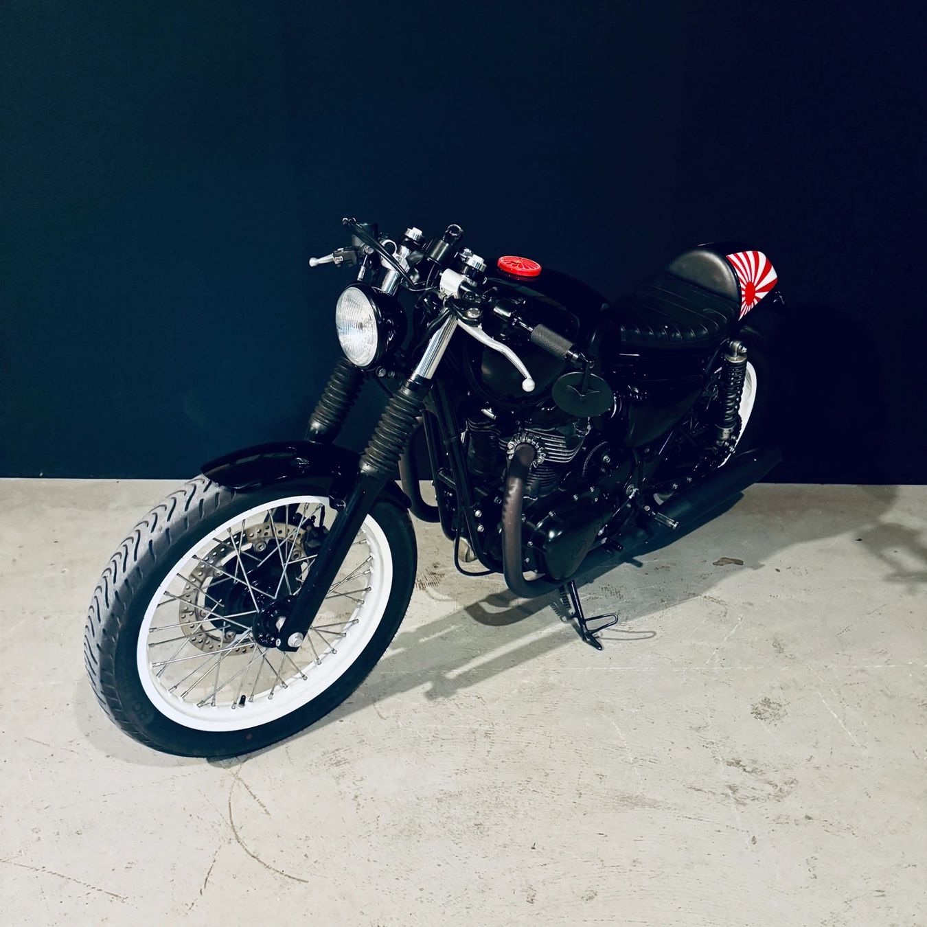 Kawasaki Strada: KAWASAKI W 800 - Einzigartiger W800 Cafe Racer – Usato da Oberhofen Thun'see venduto da -MIOT- 5