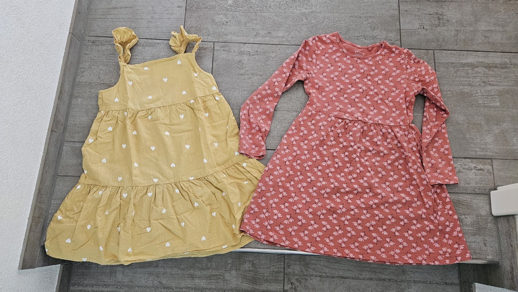 Lotti & Set di vestiti: Mädchen Kleiderpaket 110/116 – Usato da Balgach venduto da Floeru84 3