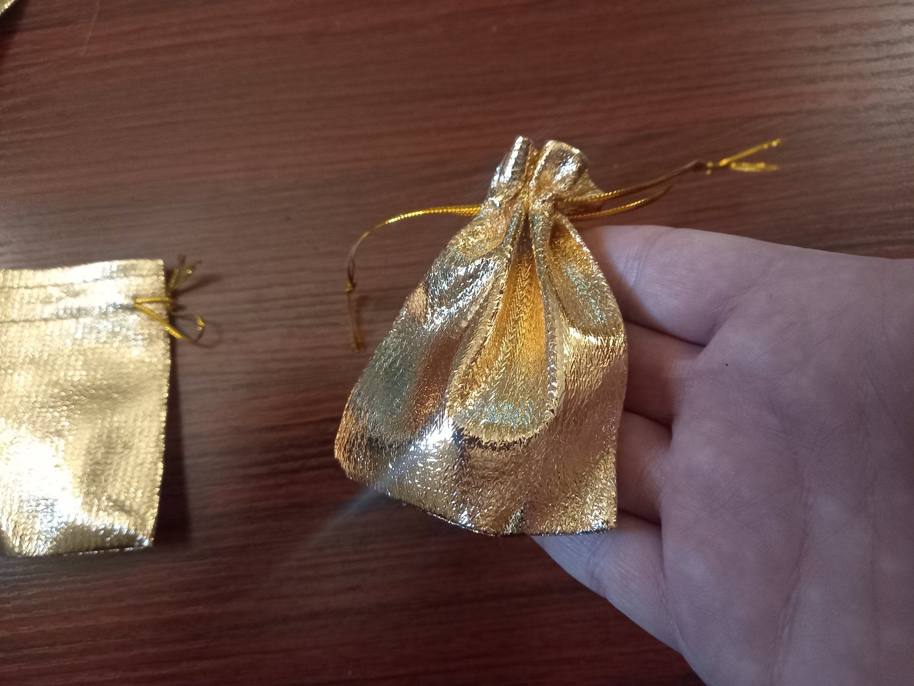 Borse: 150x Geschenkbeutel Gold Weihnachten 9x7cm - Sachet cadeau – Nuovo e nell'imballaggio originale da Lausanne venduto da batishop