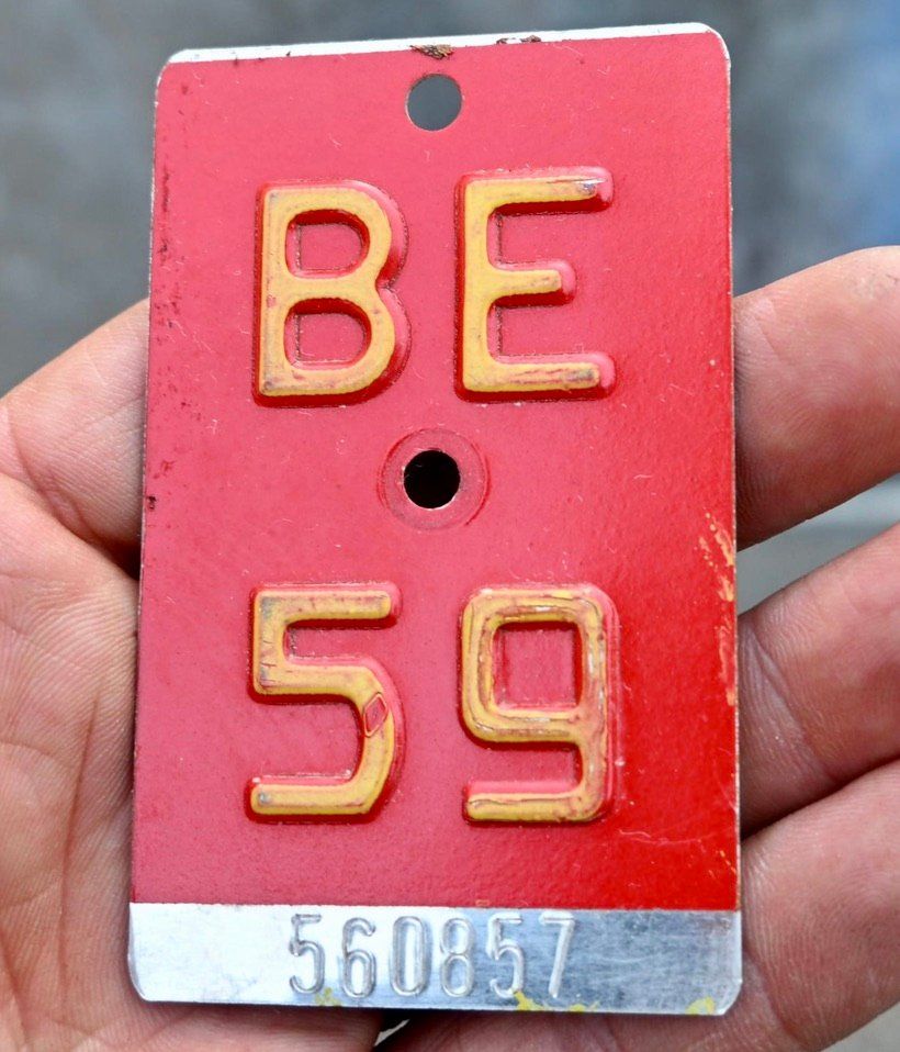 Insegne: Velonummer BE 59 von 1959 - Bern 560857 – Usato da Pfaffhausen venduto da mono_rec 2