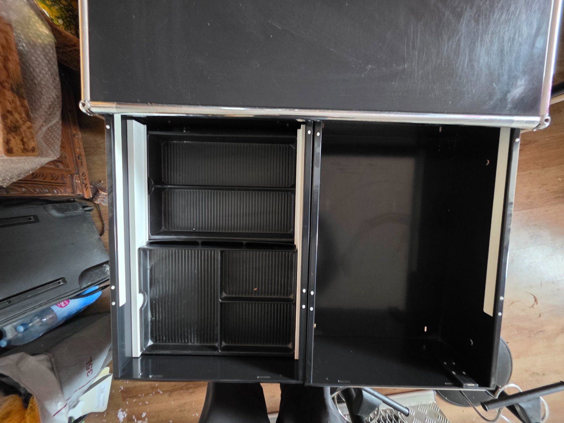 USM Cassettiere: Meuble sideboard USM Dossiers suspendus – Usato da Basse-Nendaz venduto da Valbroarch 2