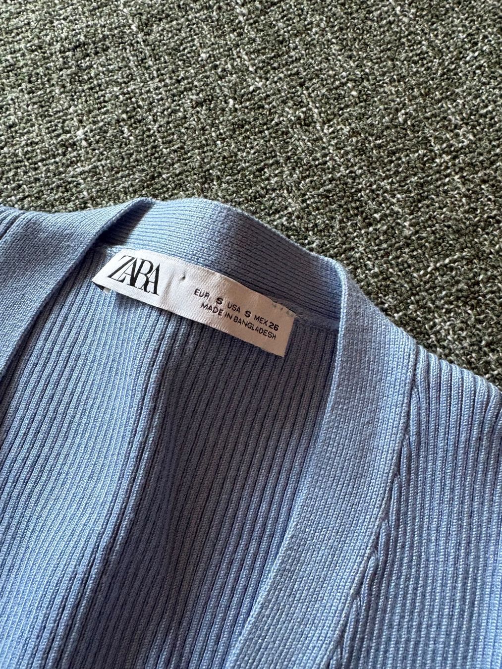Zara Camicette, T-shirt & Top: Hellblauer Pullover - Neu – Usato da Zürich venduto da bbbggg 1