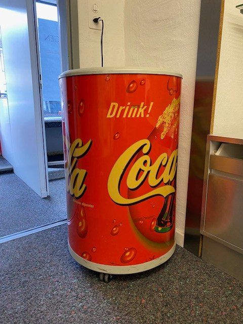 Coca-Cola Frigoriferi: Coca-Cola Kühlschrank rund – Usato da Zürich venduto da Johe04