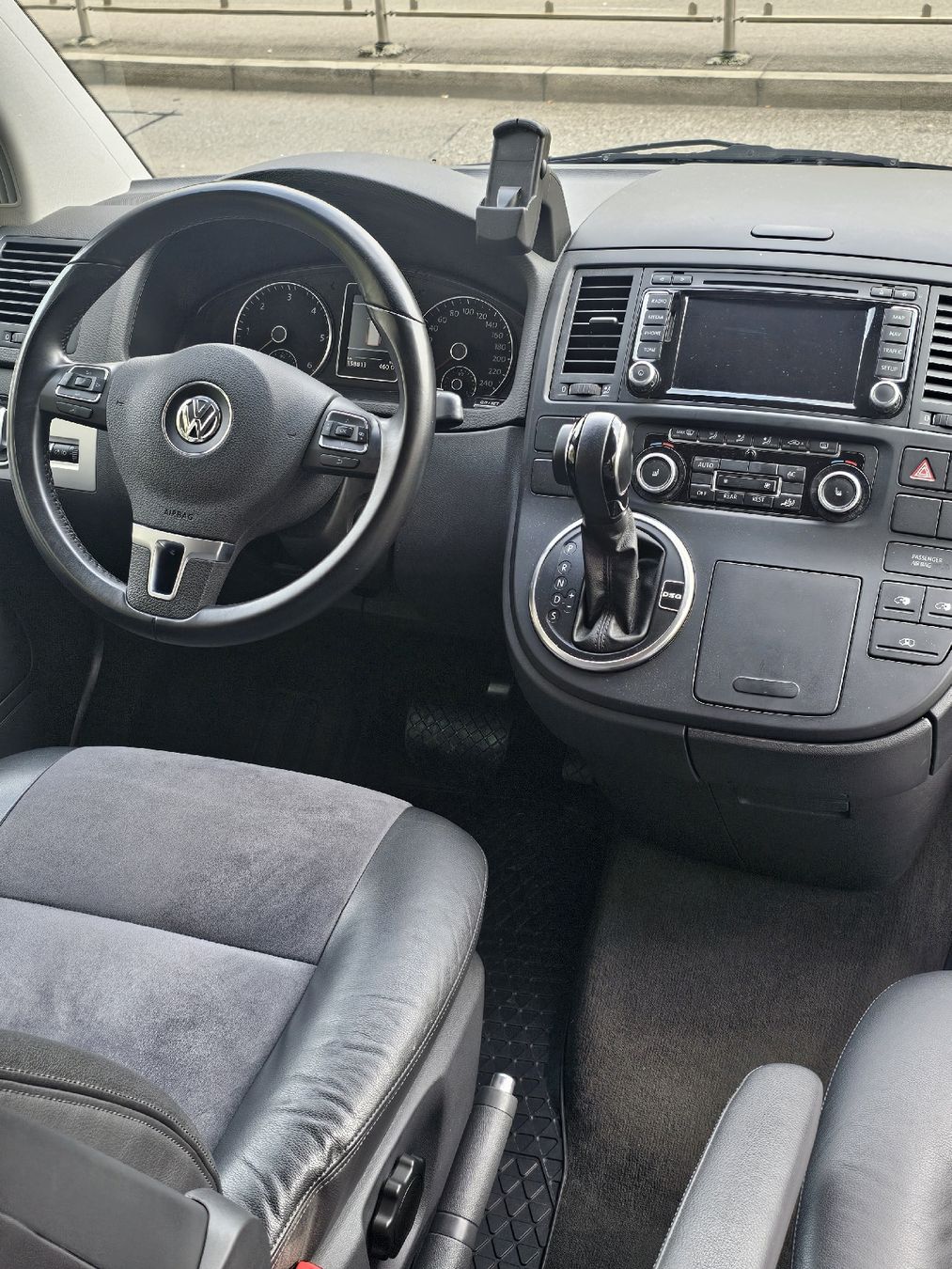 VW Camping Fahrzeuge: VW Multivan T5 2.0 BiTDI Automat 4Motion Highline DSG 180ps – Gebraucht aus Basel von top.seller 2