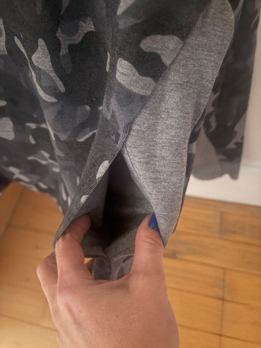 Nike Maglioni & Felpe: Nike Pullover, Gr. L, Grau/Schwarz Camouflage Muster Top – Usato da Bern venduto da Princesse_Stephanie 2
