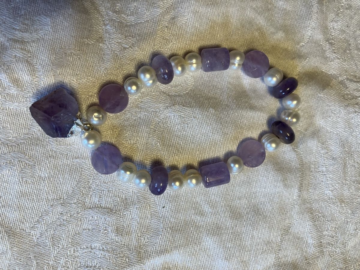 Sonstiger Schmuck: 5 Armbaender mit Süssw Perlen und Amethysten – Neu (gemäss Beschreibung) aus Bassersdorf von groovygremlin 1