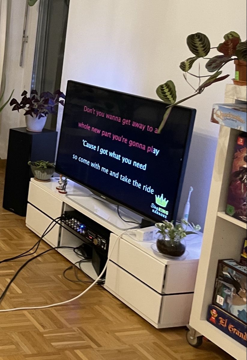 Mobili TV: Weisses TV Möbel – Usato da Olten venduto da Elynora