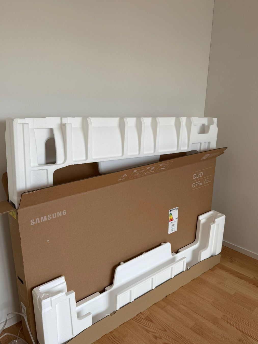 Samsung Televisori: Samsung QE65Q7FAAU NEU – Nuovo e nell'imballaggio originale da Zürich venduto da SEDRAEN 8