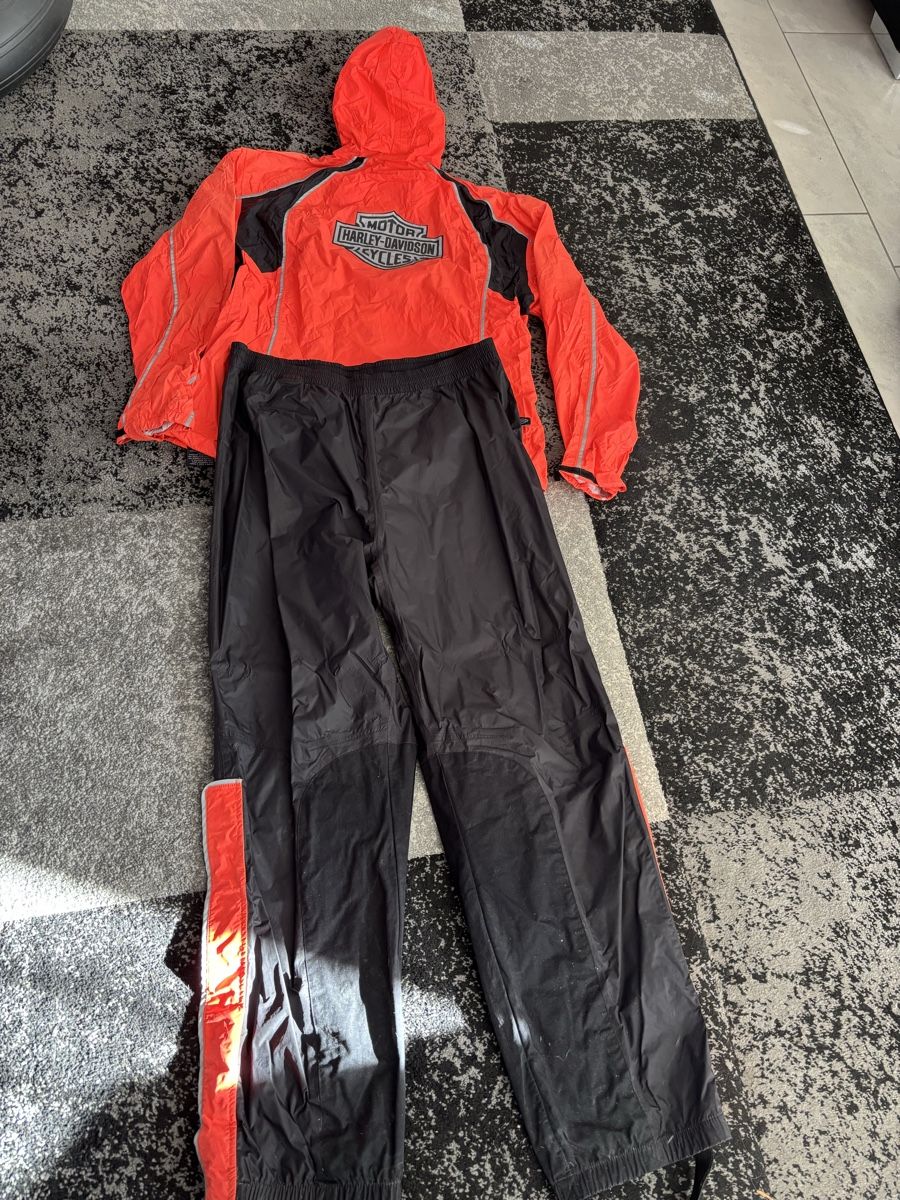 Harley-Davidson Lotti di vestiti: Regenkombi von Harley Davidson 2Teilig – Usato da Felsberg venduto da vre_yc7k 2