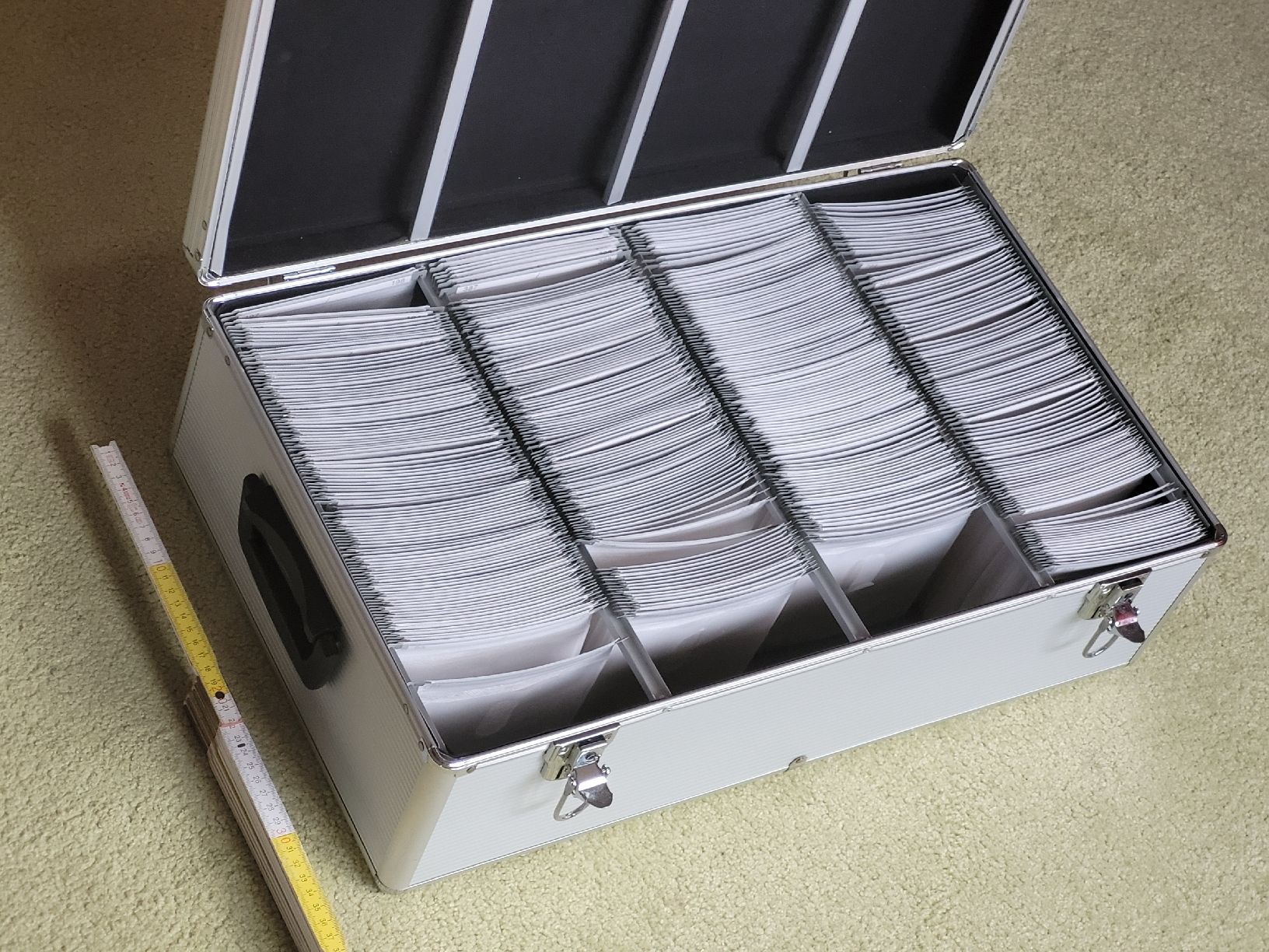 Valigie: CD Koffer Alu für 800 CDs oder DVDs – Usato da Wiesendangen venduto da samoalk 1