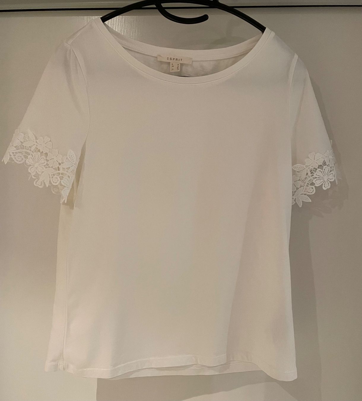 Esprit Camicette: Esprit, Stylisches Blusenshirt mit Spitzendeko, Grösse S – Usato da Niederweningen venduto da baghirac