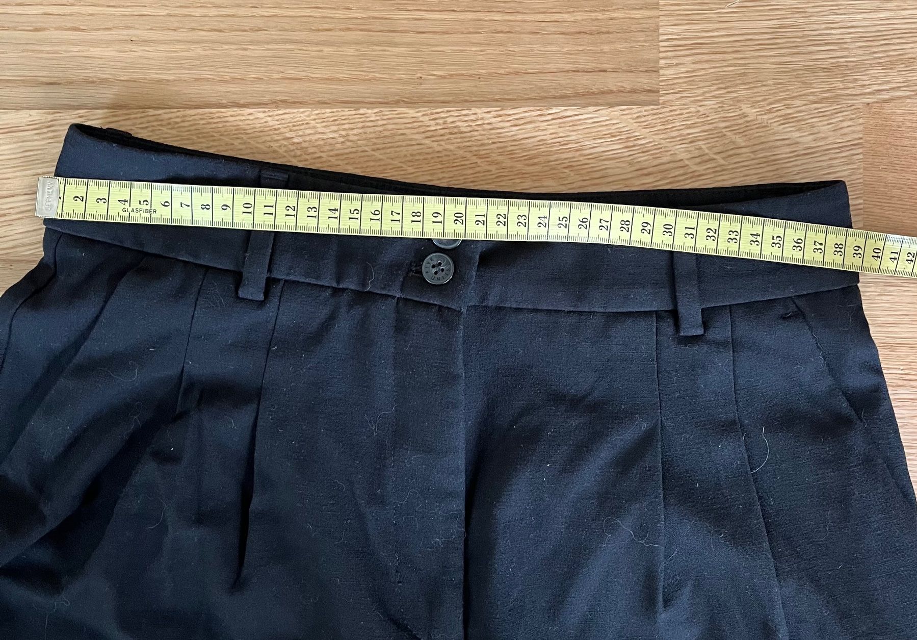 Hosen: Schwarze Sommer Shorts von Five Units – Gebraucht aus Basel von rah_r 3