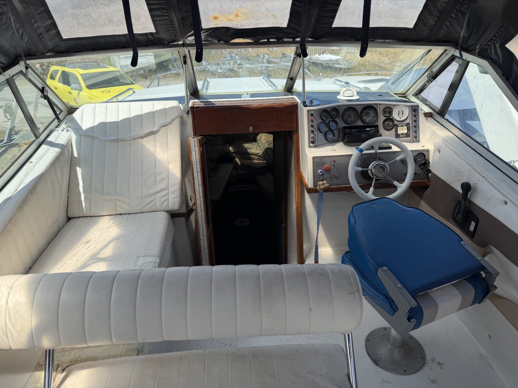 Bayliner Barche: BAYLINER AVANTI SPORT 250 – Usato da Avenches venduto da BOOTTRANSPORTE 3