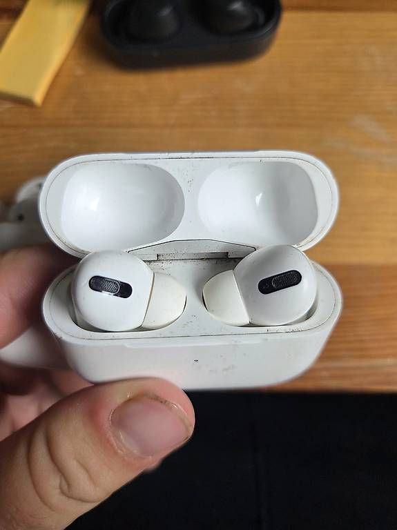 Cuffie: Airpods pro und normal beides 1 Generation  – Difettoso da Roggwil BE venduto da pau_wyh8