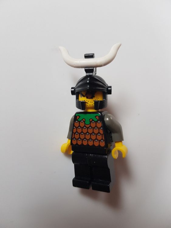 Lego Figur Ritter mit Hörnern und Schuppenpanzer (Gebraucht) in ...