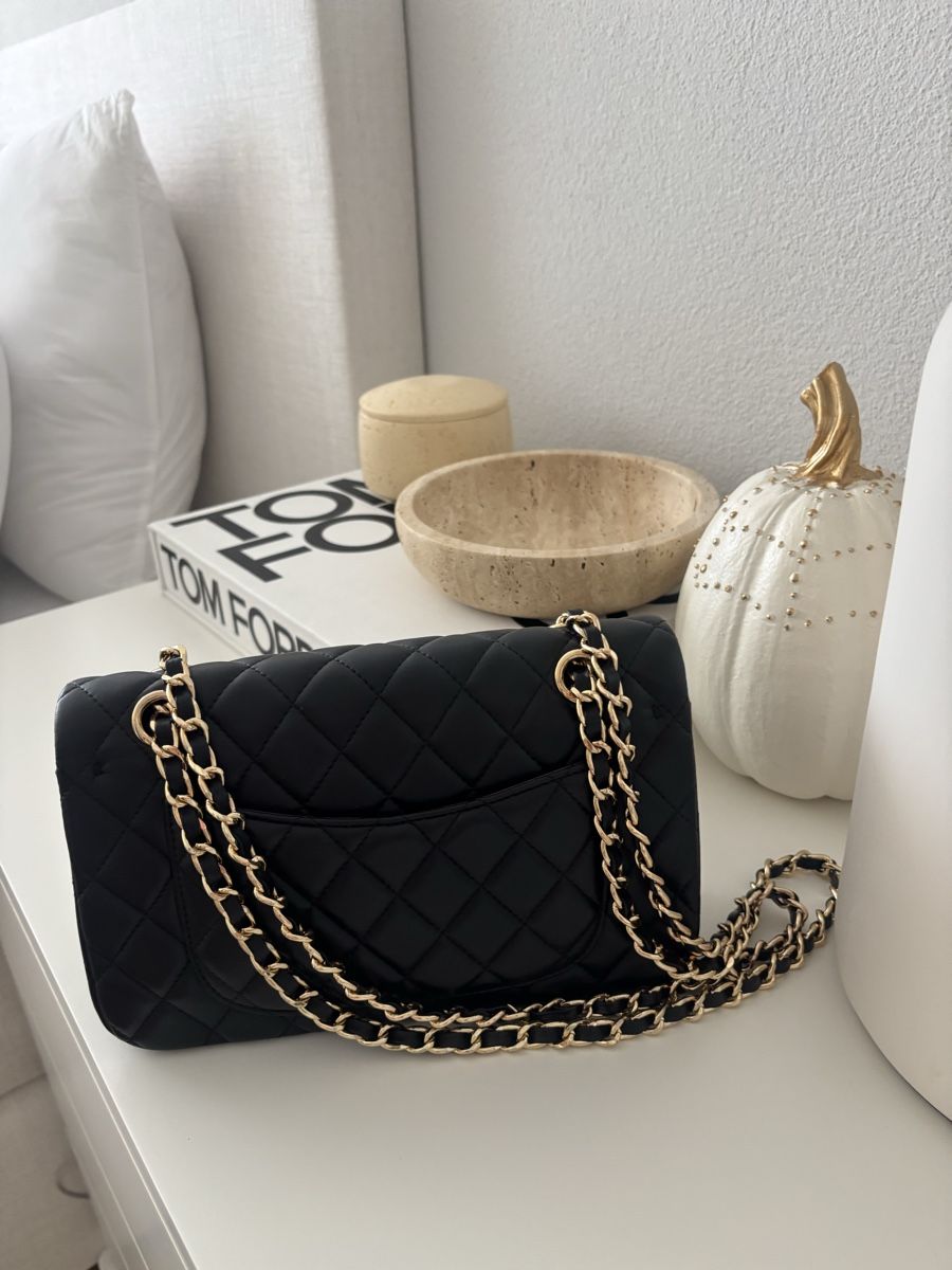Sacs femmes: Flap Bag with Gold Chain – D'occasion à Horgen par len_qjz9 2