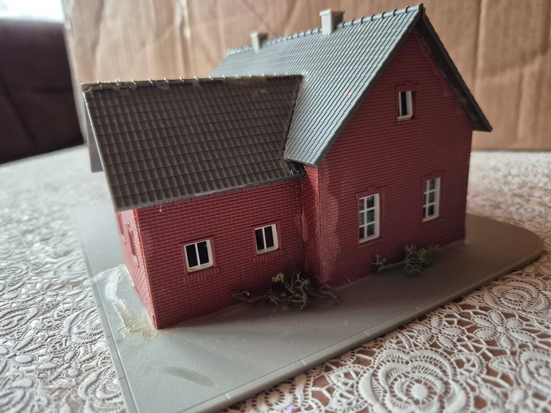 Vollmer Modelleisenbahnen: grosses Backsteinwohnhaus H0 – Gebraucht aus Bibern SH von streunekater 2