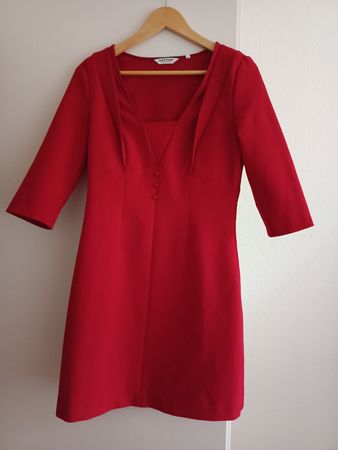 Schönes rotes Kleid von NafNaf, Größe 38, fast neu.