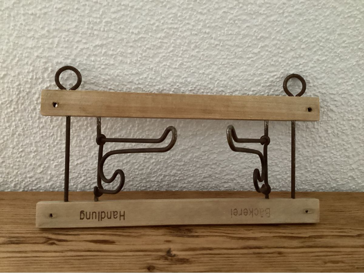 Ferramenta: Antike kleiner Kleiderhacken, Wandgarderobe – Usato da Wassen UR venduto da SABDOM