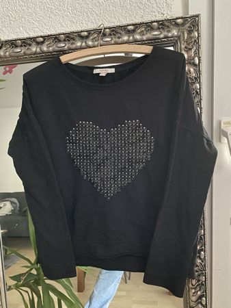 Esprit Sweater schwarz, mit Herz-Applikation,Gr.M