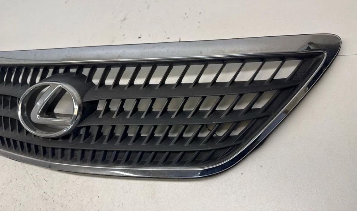 Lexus Tutti pezzi di ricambio auto: Lexus RX Grill - 2003-2009 – Usato da Brüttisellen venduto da executiveimports 2