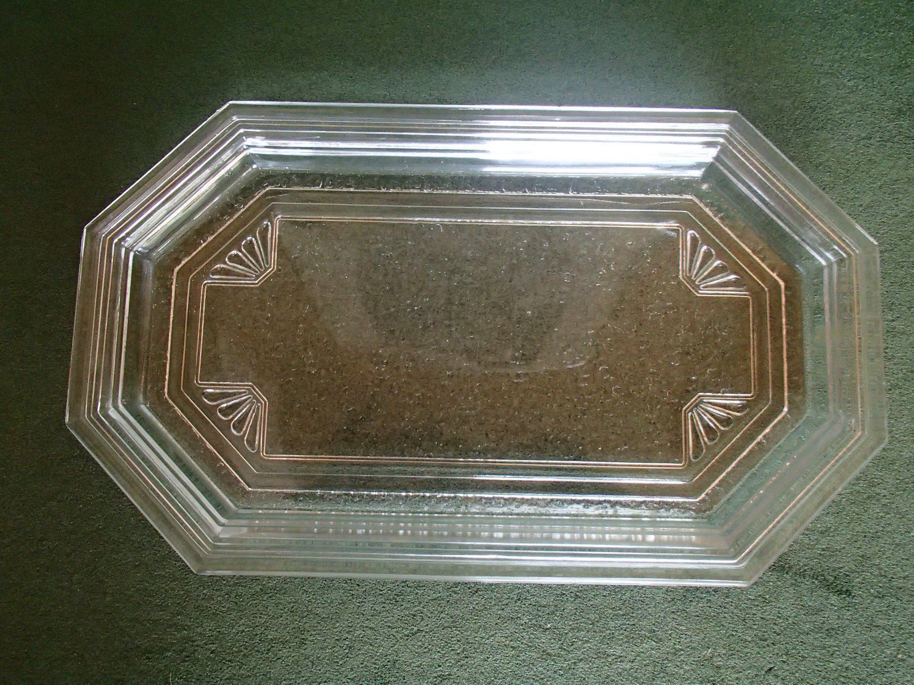 Plateaux: achteckige Glas Kuchen oder Servierplatte mit schönem Muster – D'occasion à Schöfflisdorf par pullux 6