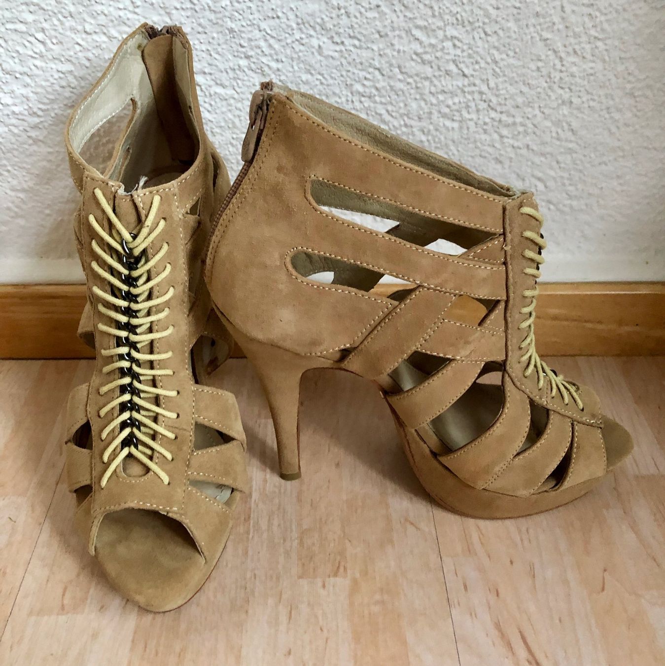 Damenschuhe: NEU: Supertrash Wildleder Pumps, Highheels, 38, hellbraun – Neu (gemäss Beschreibung) aus Zürich von aboxi