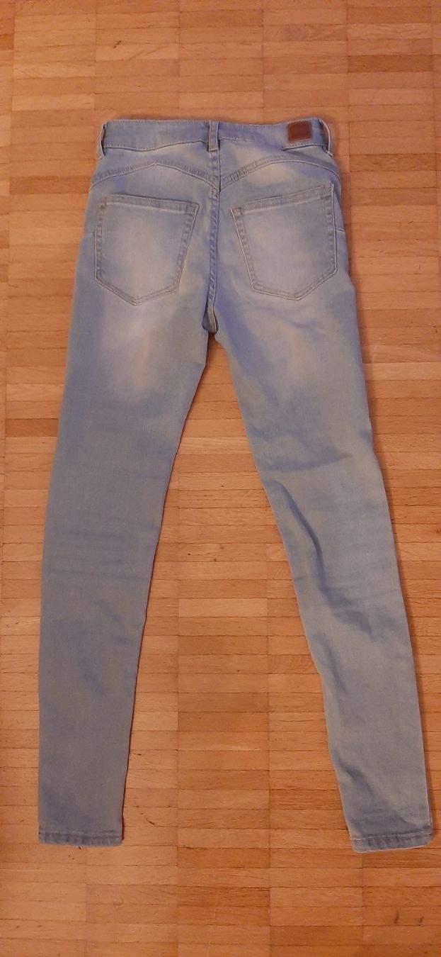 Jeans: Zuki Damenjeans hellblau ca. Gr. 32/34 – Usato da Hondrich venduto da majululu71 1