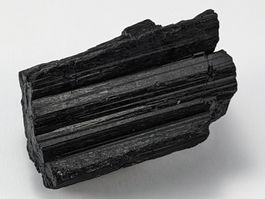 Schwarzer Turmalin (Schörl) 6,2cm, 145 Gramm