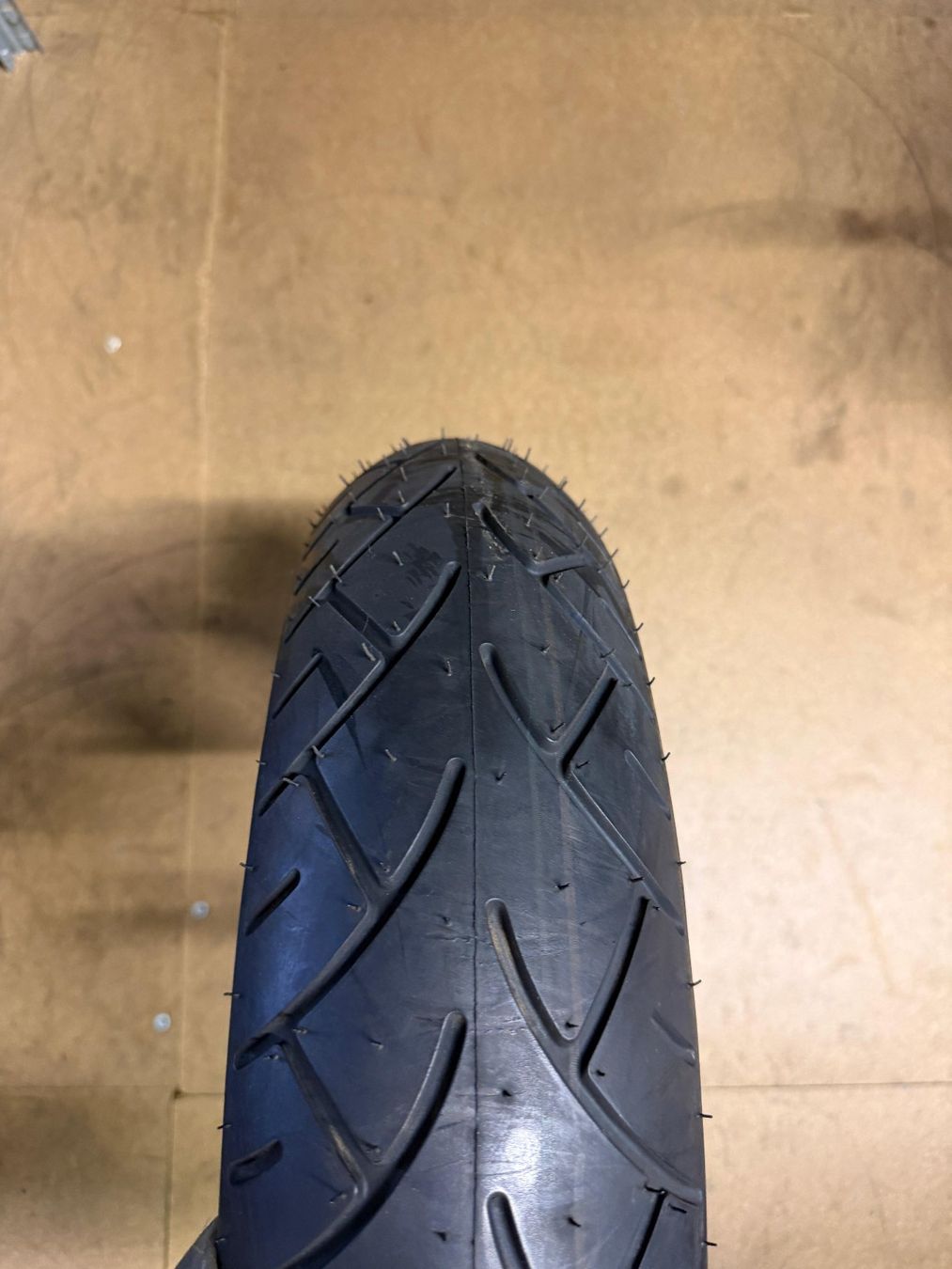 Metzeler Pneumatici & Ruote complete: Metzeler ME880 Marathon 120/70 B17 58V DOT1714 – Nuovo (secondo la descrizione) da Otelfingen venduto da ccracing
