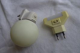 2 Stück Nachtlichter, 1x grün, 1x weiss beide mit Schalter