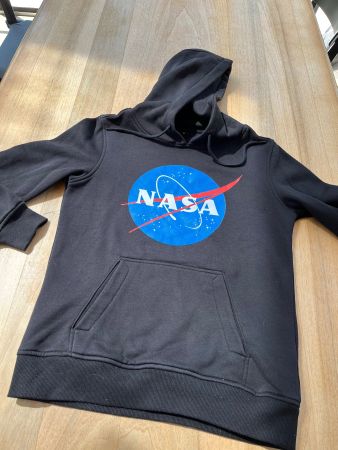 Pullover mit NASA-Logo und Känguru-Tasche Gr. M - neuwertig