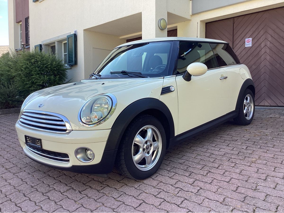 Mini Autos: Mini Cooper – D'occasion à Einsiedeln par pioneertv 1