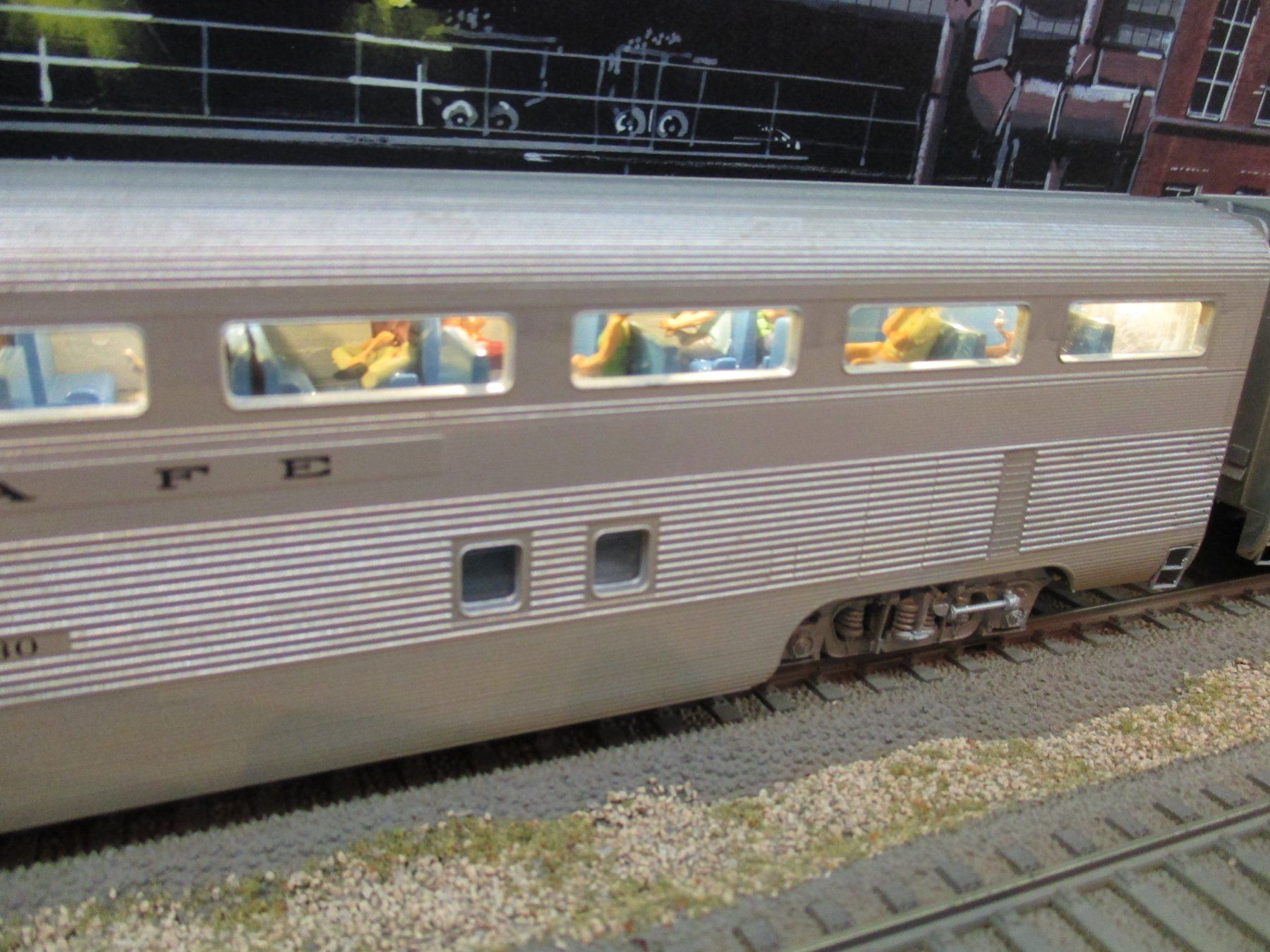Athearn Modellini di ferrovie: 8 x Santa FE Passenger Train DC/DCC mit Licht plus Zusatzmat – Usato da Villmergen venduto da trainmaster111 4