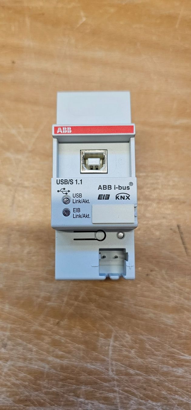 ABB Componenti elettronici: ABB KNX USB Schnittstelle 2 stk. – Usato da Küttigen venduto da FuturePlanet