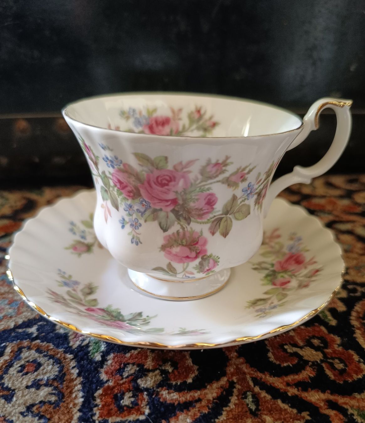 Royal Albert Tazze: Royal Albert Tasse & Unterteller – Usato da S. Antonino venduto da sab_z5qw