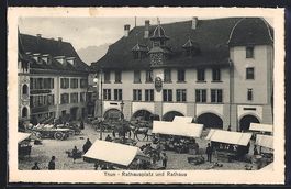 Thun, Rathausplatz und Rathaus mit Markt