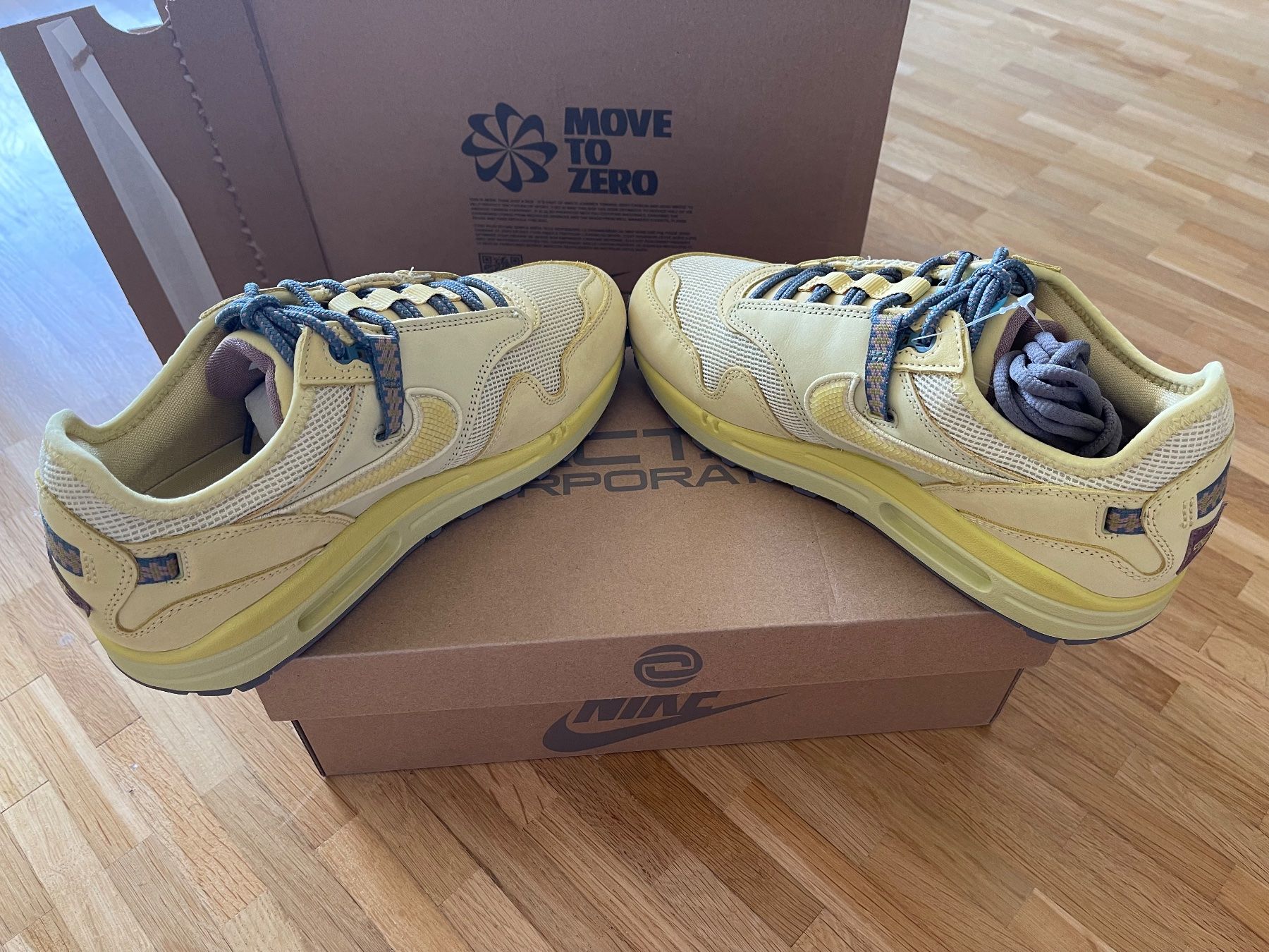 Nike Herrenschuhe: Nike Air Max 1 Cactus Jack Saturn Gold – Neu und originalverpackt aus Cham von e_c_kpk2 2