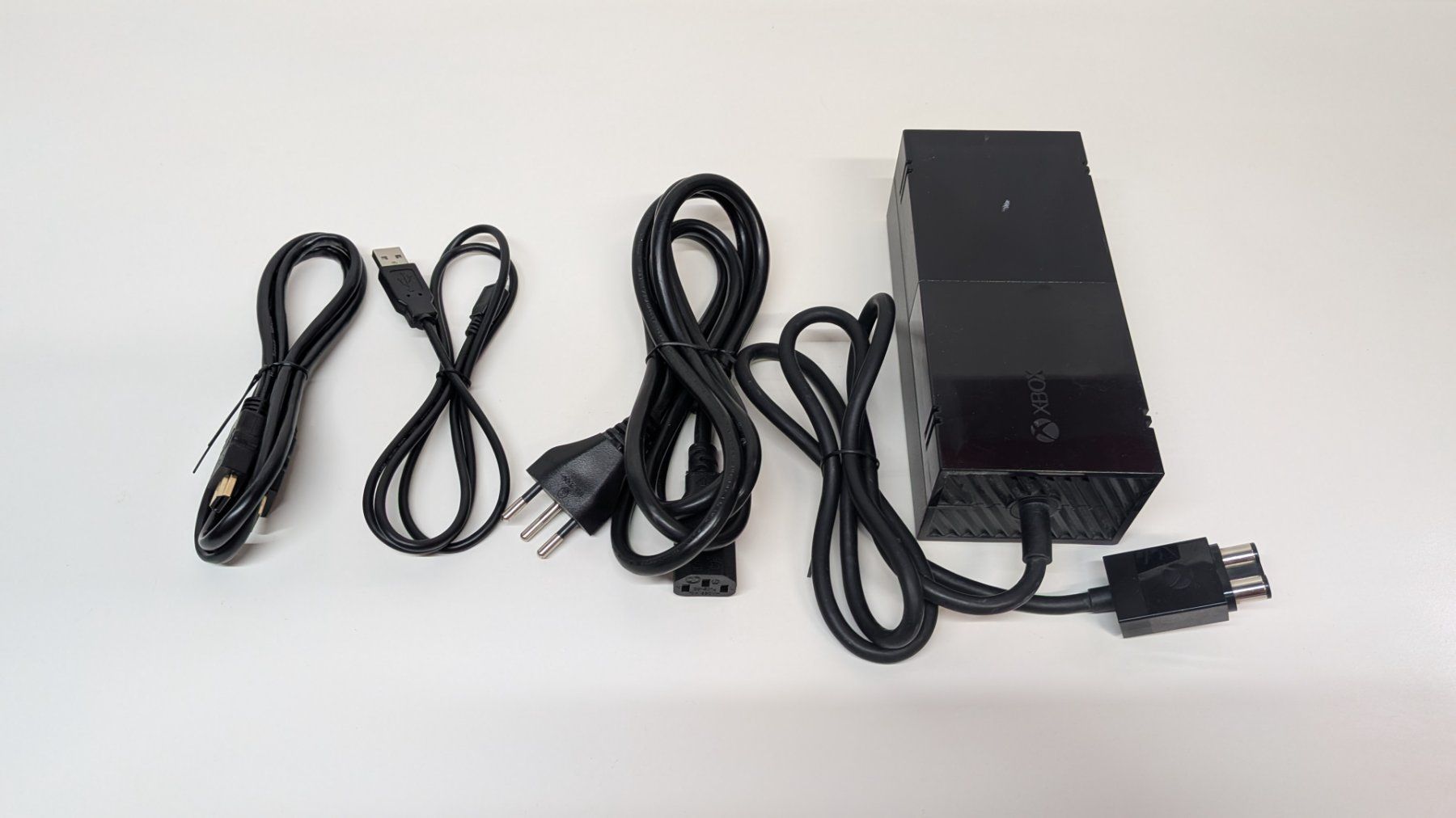 Microsoft Konsolen: Xbox One mit Controller und GTA V – Gebraucht aus Menziken von mame18 8