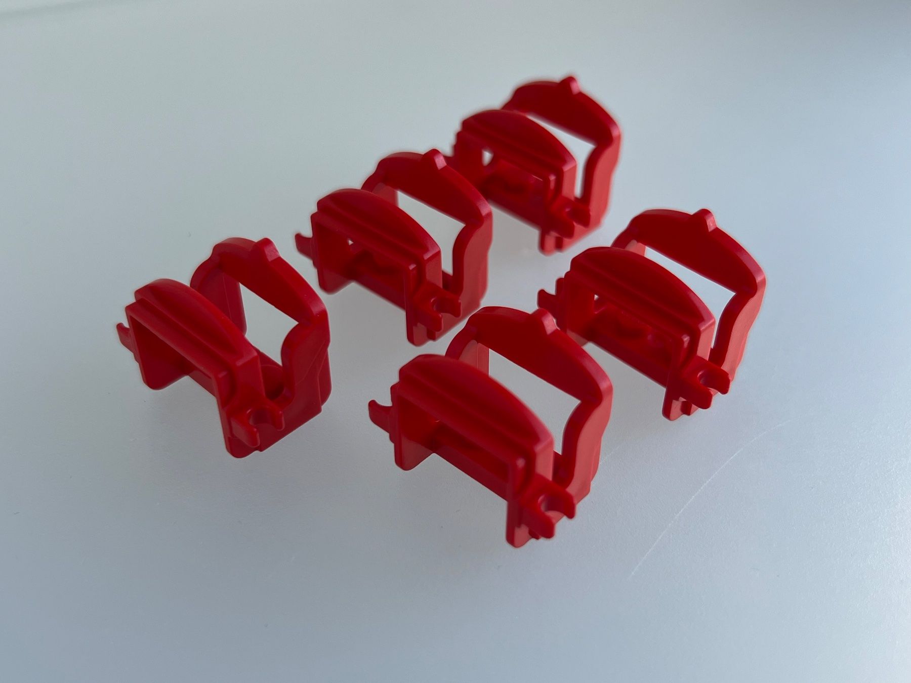 Lego Spielzeuge: 5x Classic Sattel mit 2 Clips rot – Gebraucht aus Uttigen von sonorsonic 1