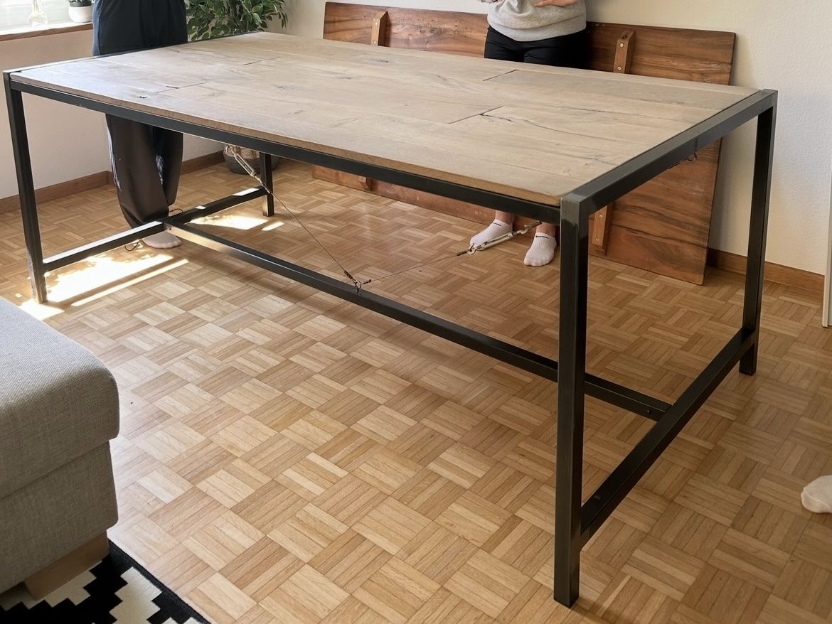 Tavoli: Holztisch Massivholz – Usato da Wattwil venduto da whatevertopnever