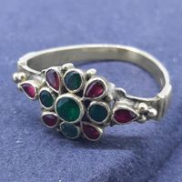 Goldring mit wunderschönene Edelsteinen