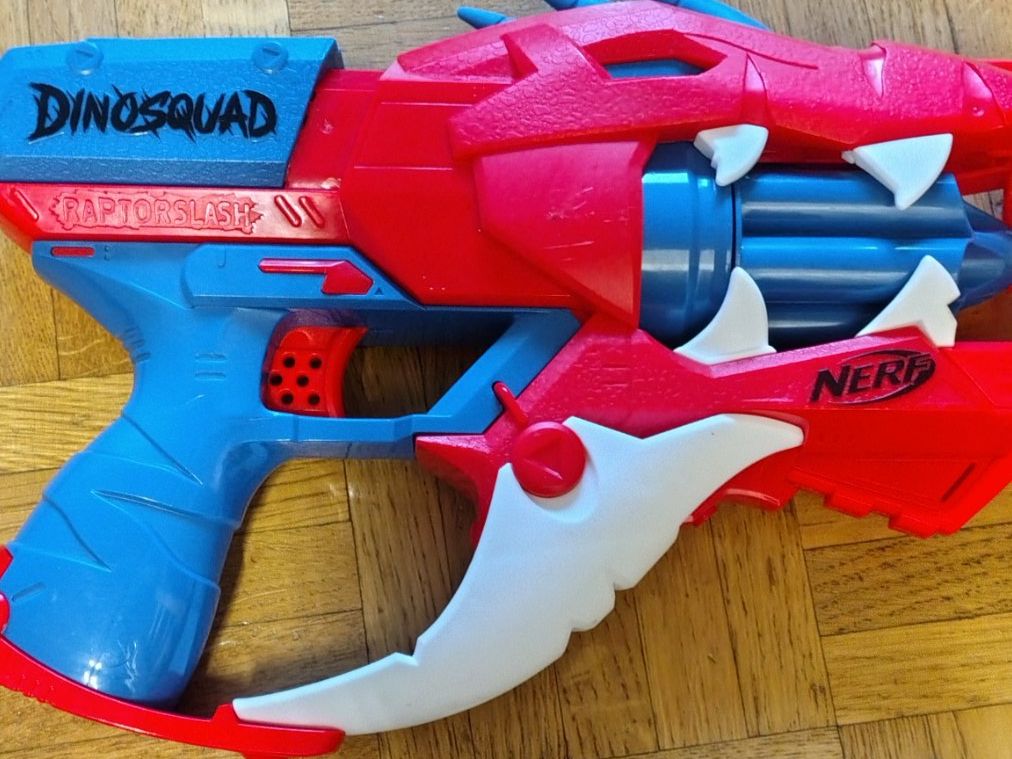 Nerf Giocattoli: Nerf DinoSquad Raptor Slash – Usato da Geneve venduto da muhanned 2