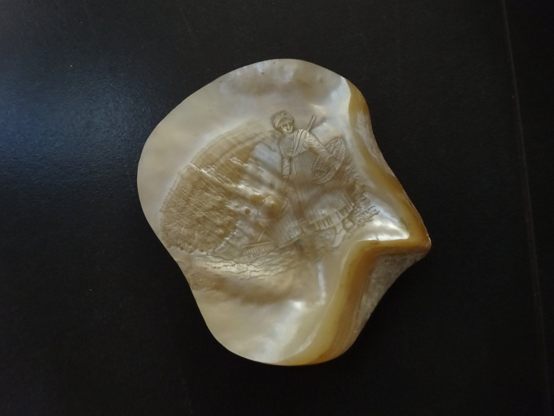 Skulpturen & Statuen: Muschelsucherin Perlmutt / Bretagne 19Jh. – Gebraucht aus Esslingen von FetteSchnecke 1